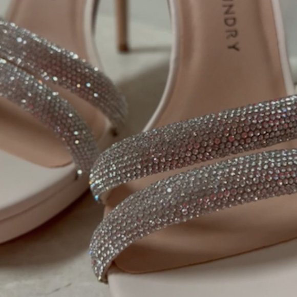 Ariana Stiletto - Picture 7 of 8